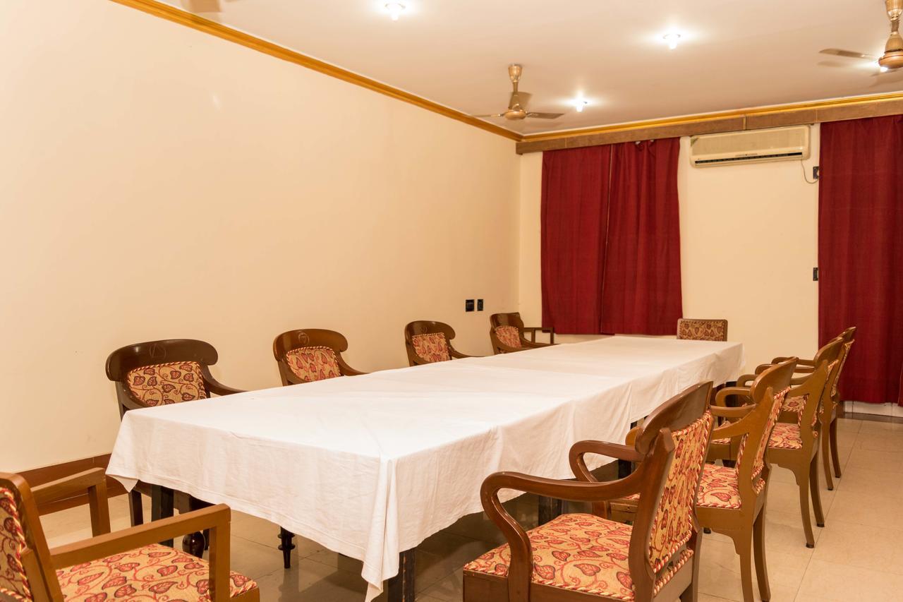 Oyo 5811 Seacom Inn Ymca Esplanade Calcutta Buitenkant foto