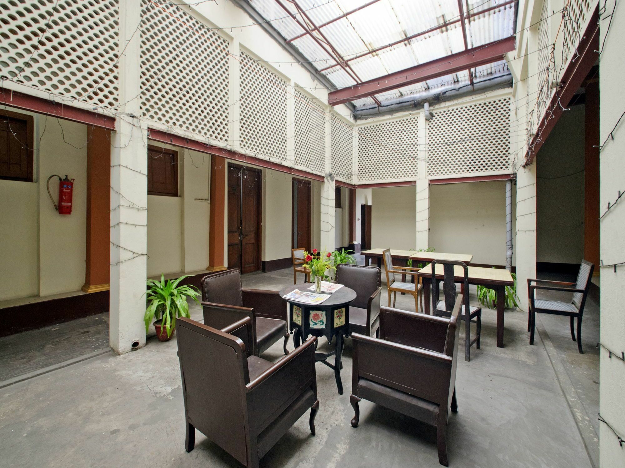 Oyo 5811 Seacom Inn Ymca Esplanade Calcutta Buitenkant foto